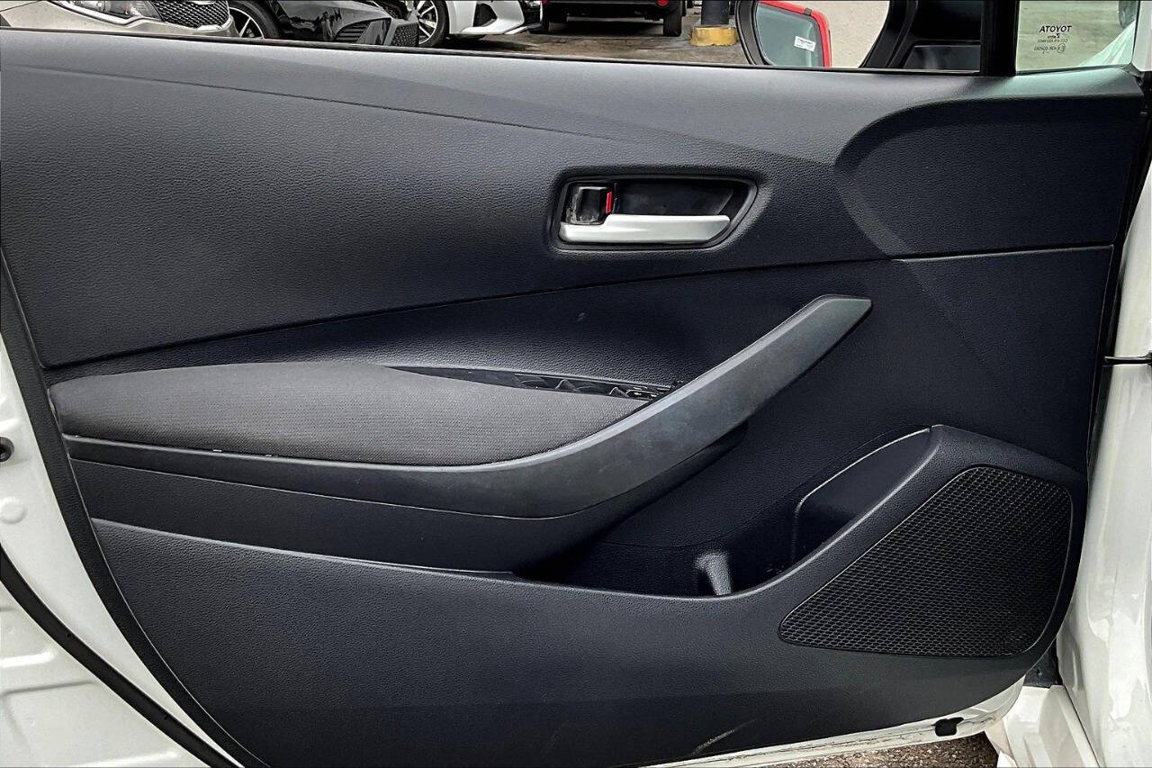 Vehicle image 20 of 30