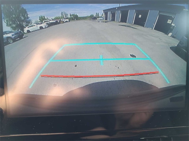 Vehicle image 25 of 28