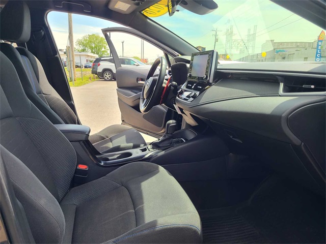 Vehicle image 17 of 28
