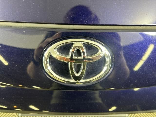Vehicle image 9 of 27