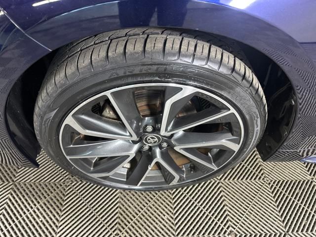 Vehicle image 10 of 27