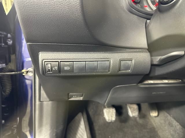 Vehicle image 18 of 27