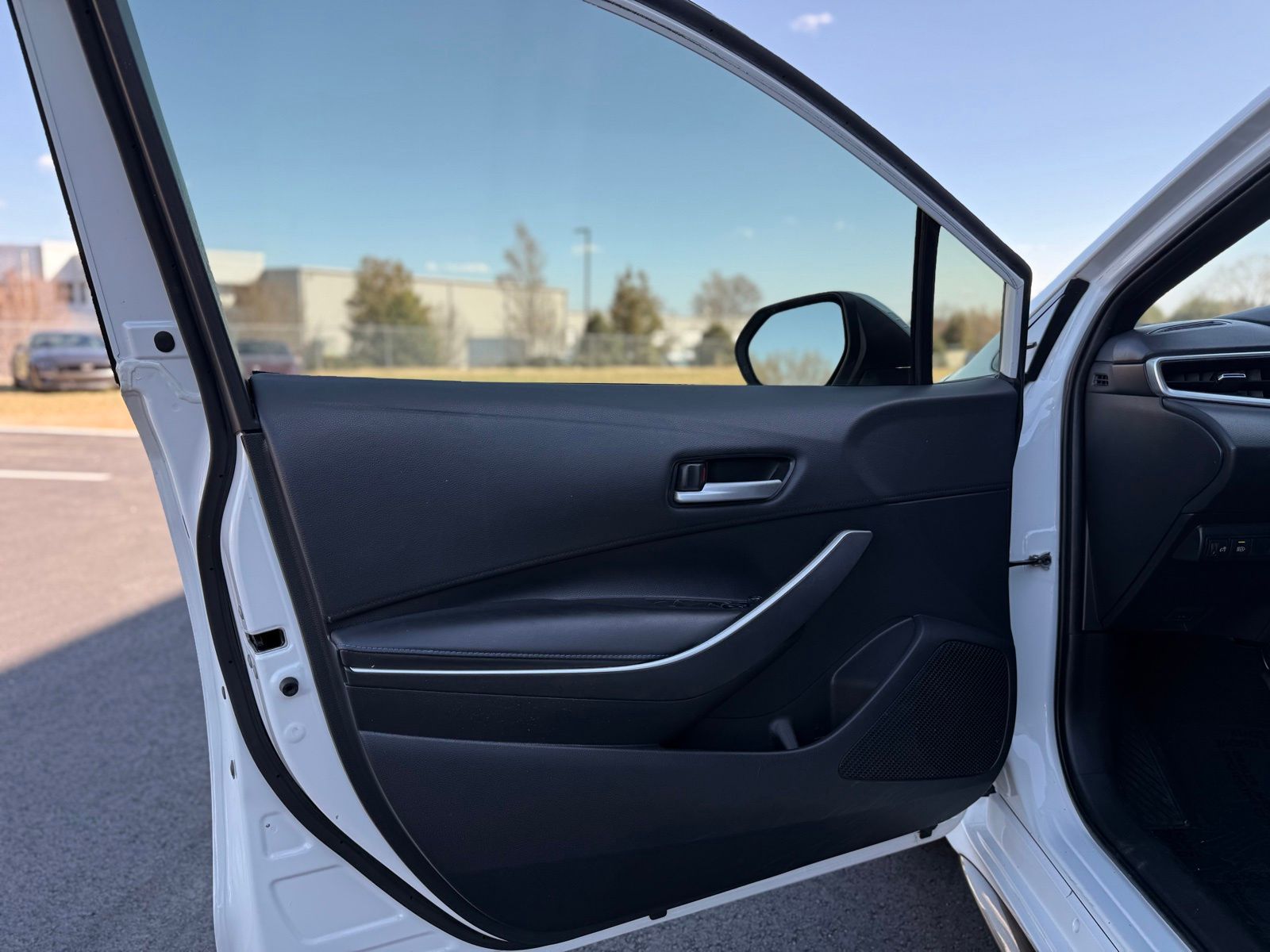 Vehicle image 11 of 30