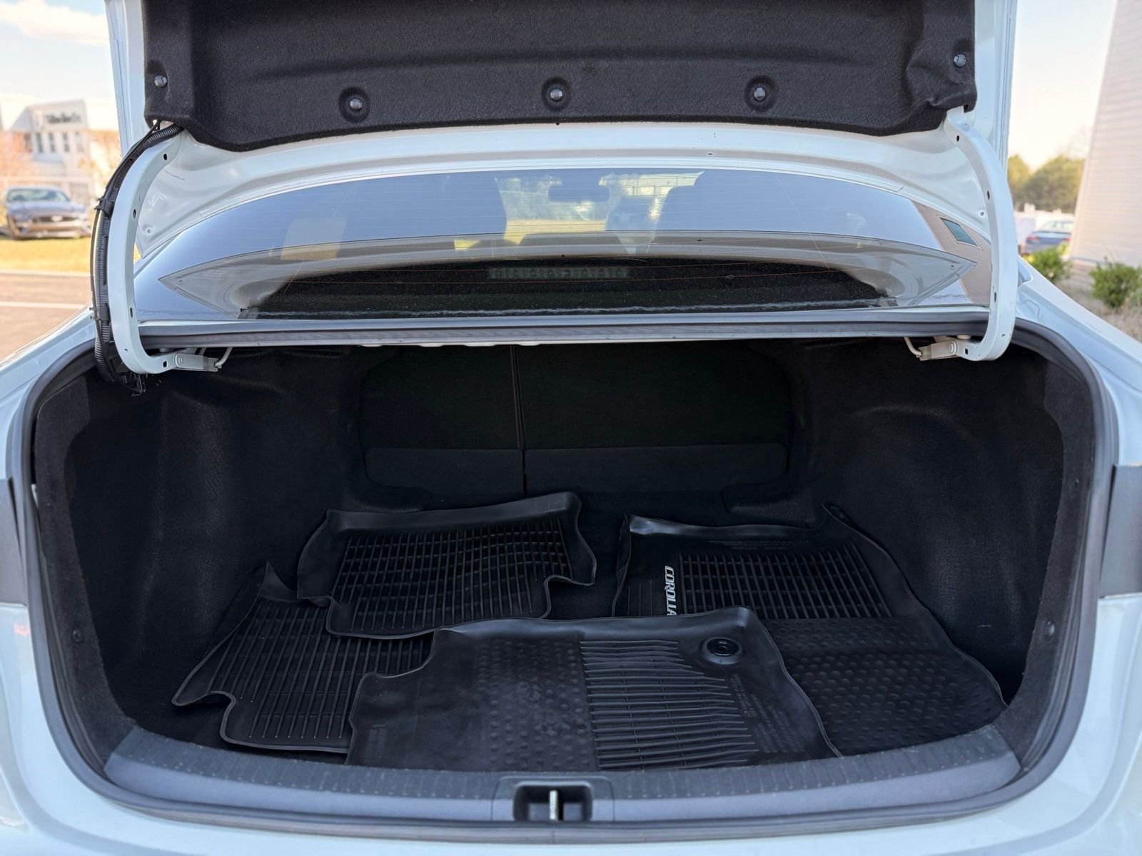 Vehicle image 28 of 30