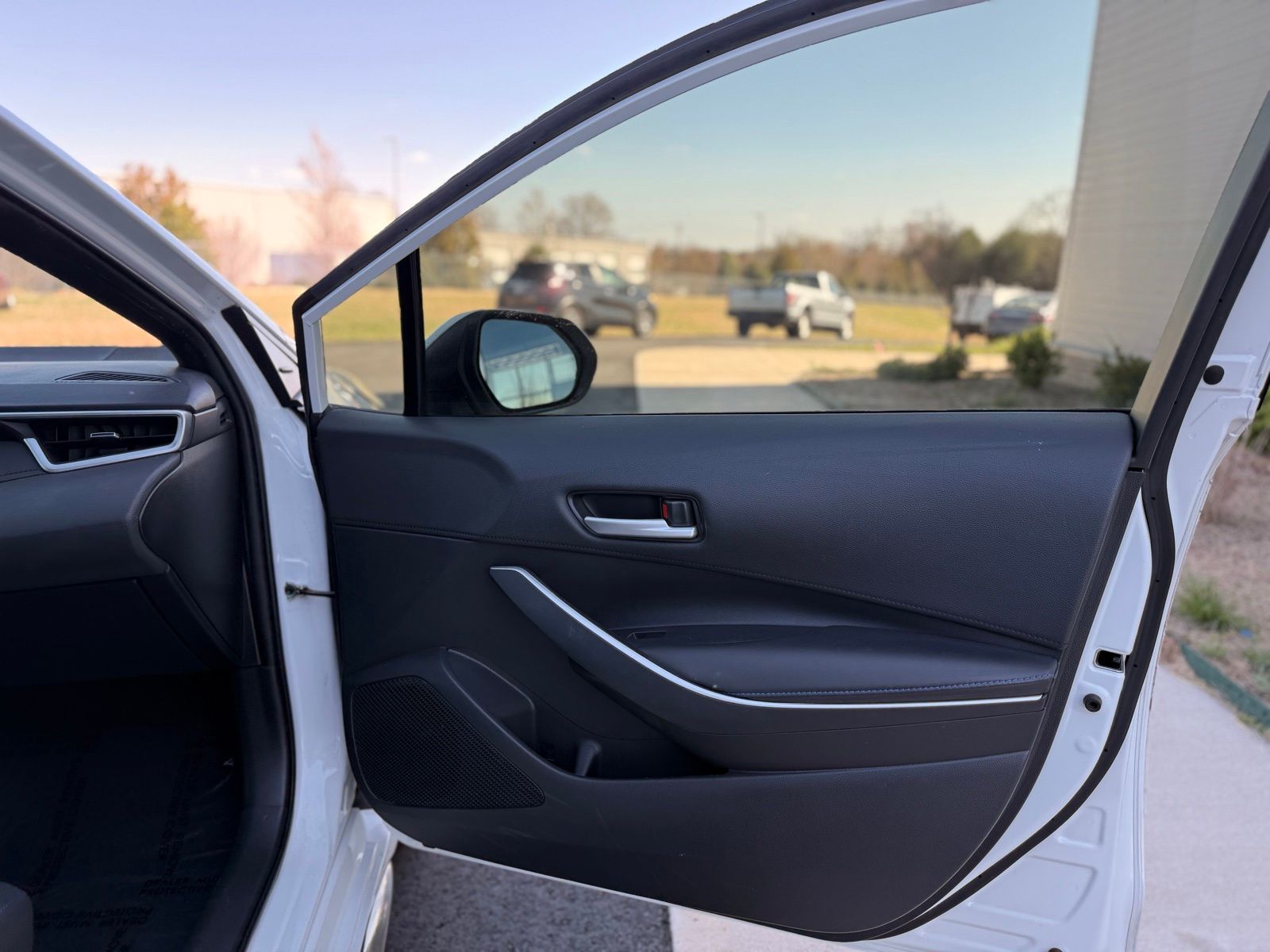 Vehicle image 16 of 30