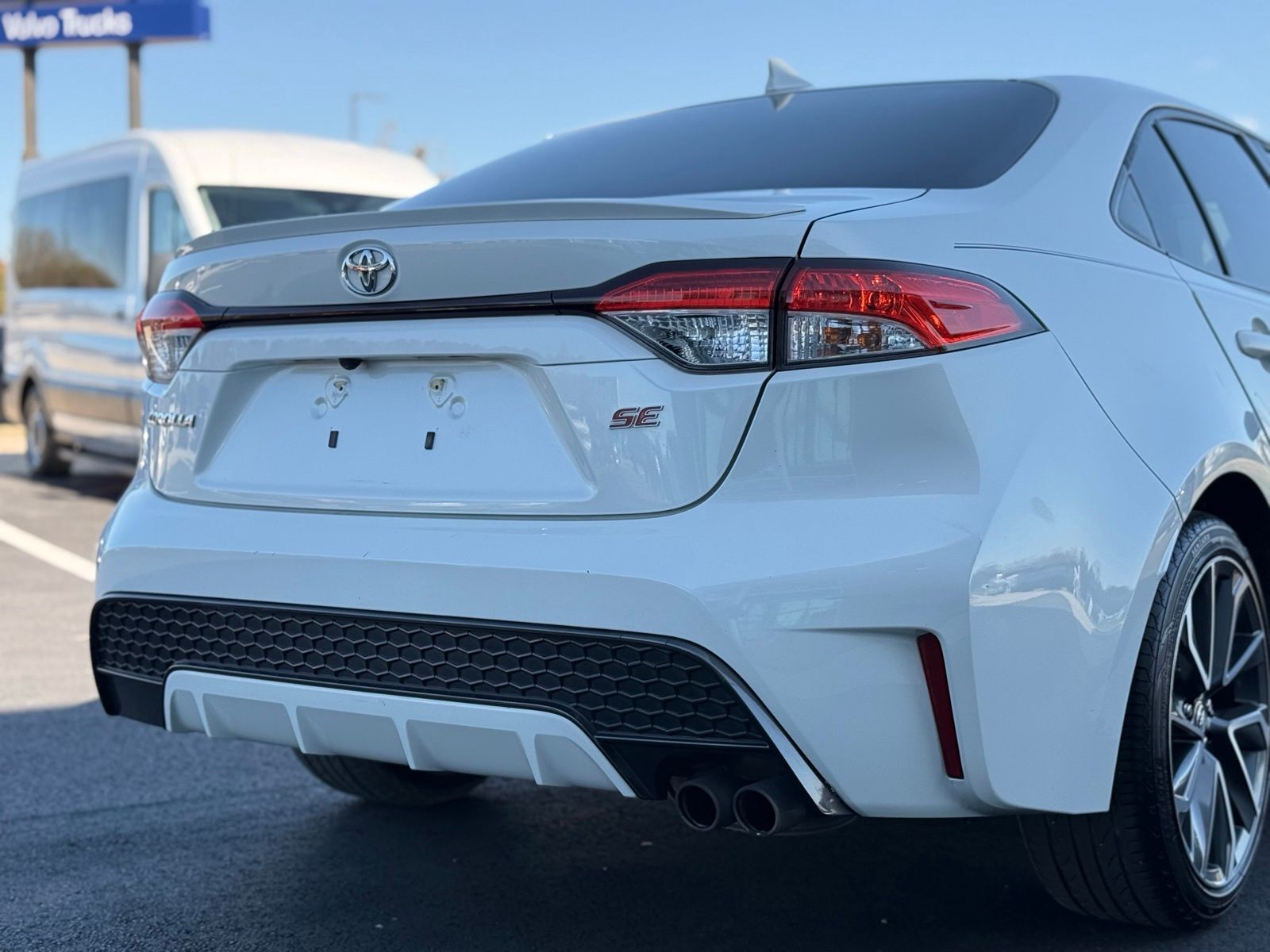 Vehicle image 10 of 30
