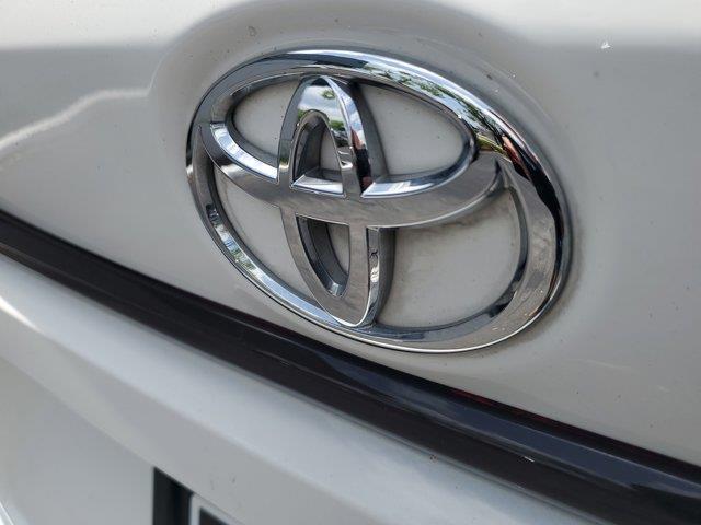 Vehicle image 11 of 32