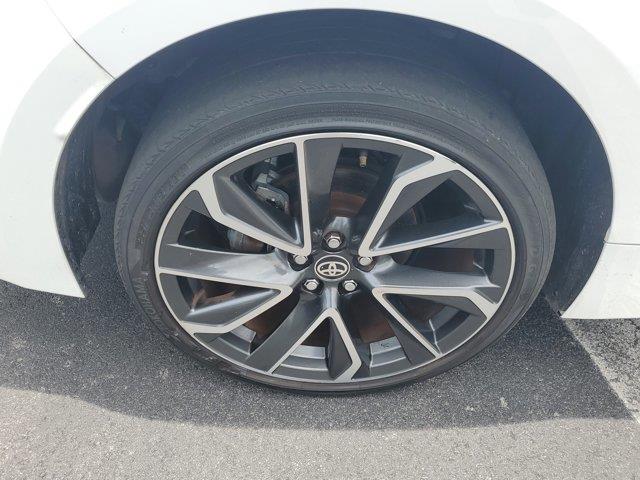 Vehicle image 9 of 32