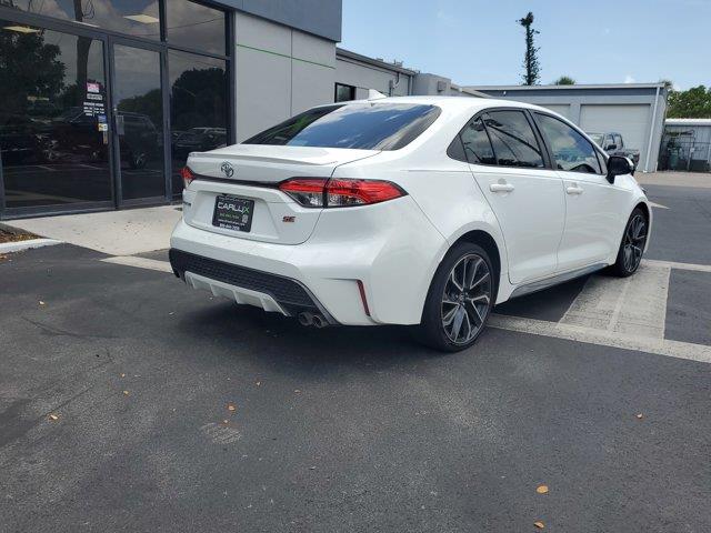 Vehicle image 4 of 32
