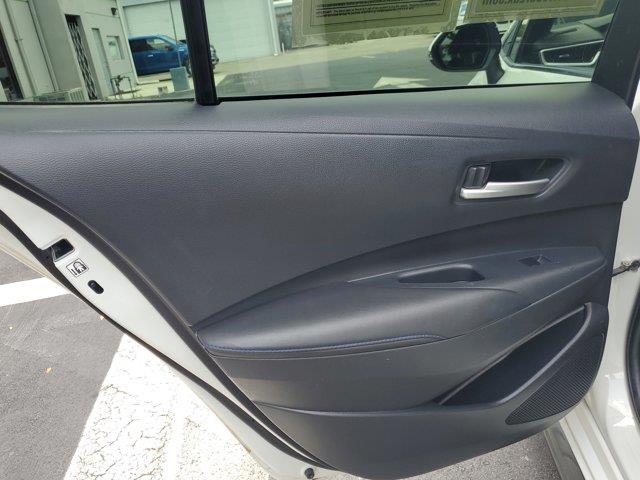 Vehicle image 16 of 32