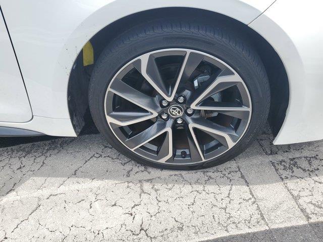 Vehicle image 8 of 32