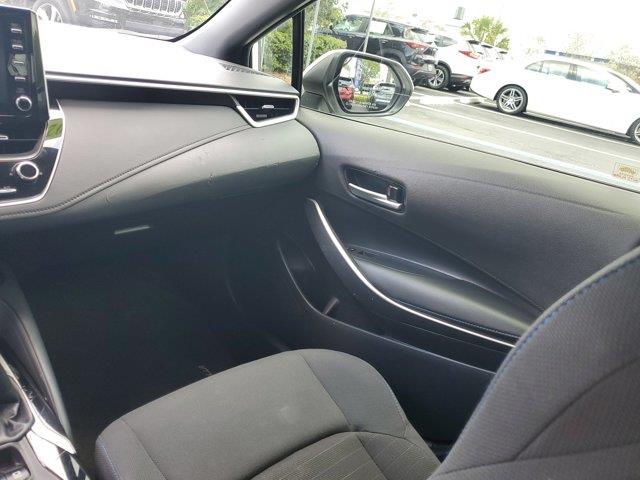 Vehicle image 21 of 32