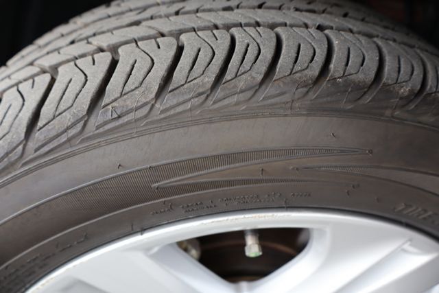 Vehicle image 33 of 35