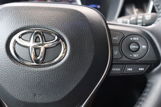 Vehicle image 21 of 35