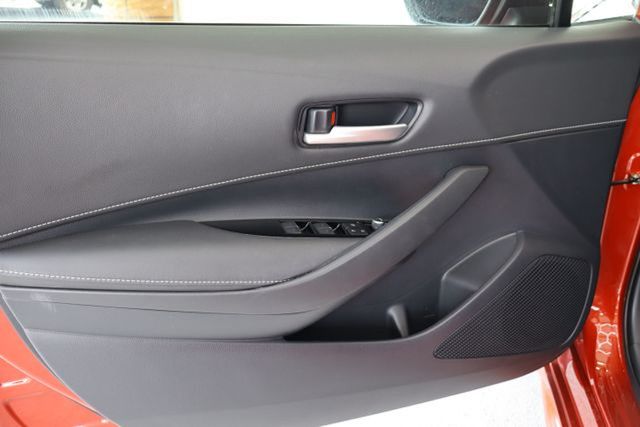 Vehicle image 13 of 35
