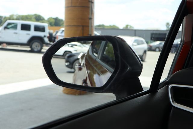 Vehicle image 31 of 35