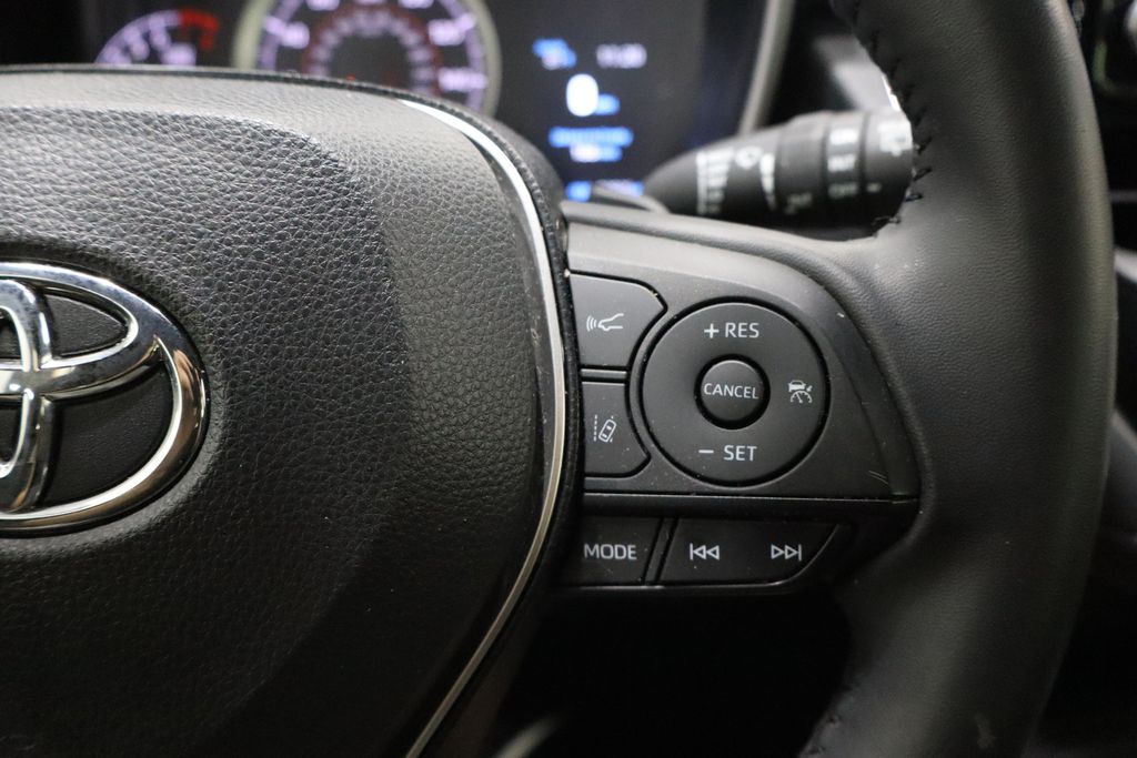Vehicle image 17 of 36