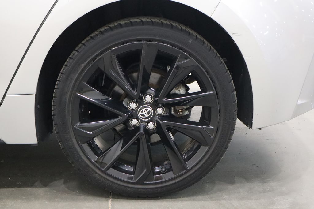 Vehicle image 33 of 36