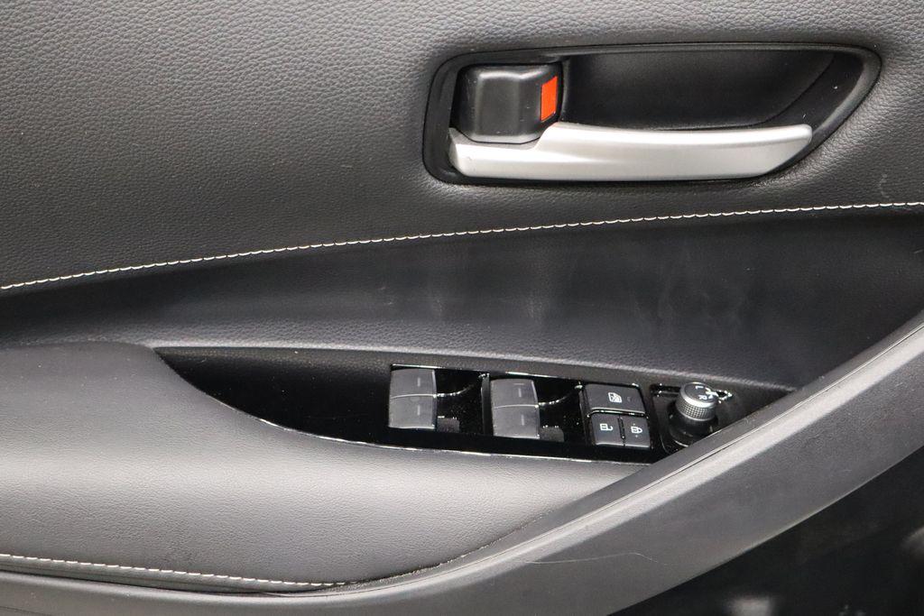 Vehicle image 11 of 36