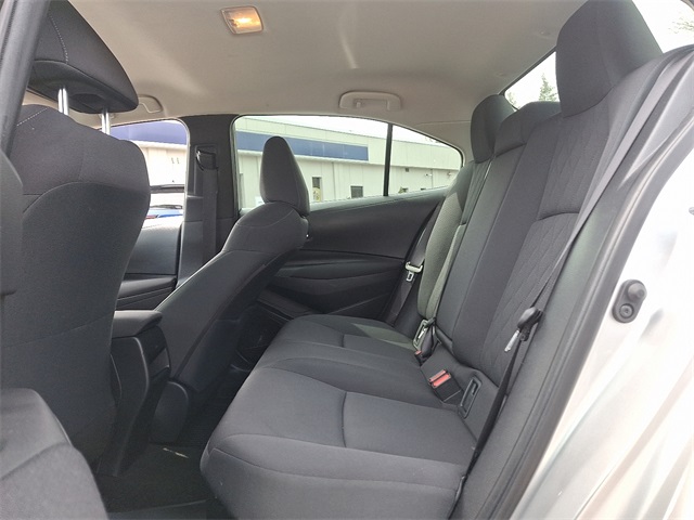 Vehicle image 10 of 37
