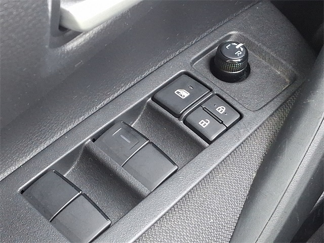 Vehicle image 26 of 37