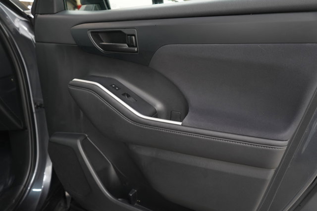 Vehicle image 9 of 29