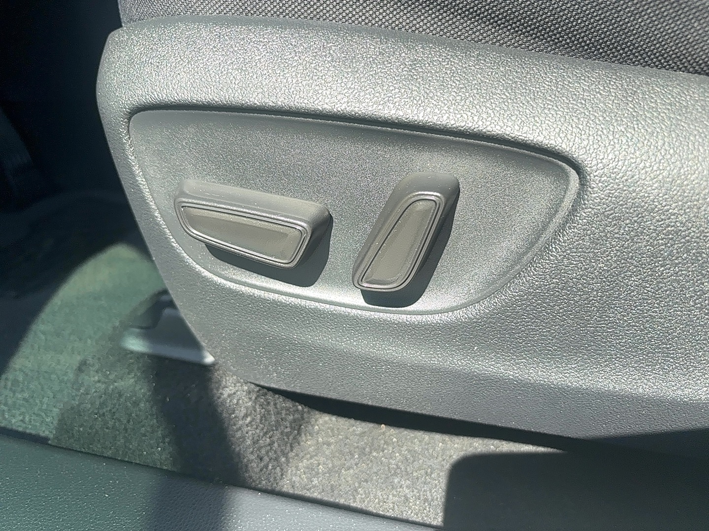 Vehicle image 9 of 14