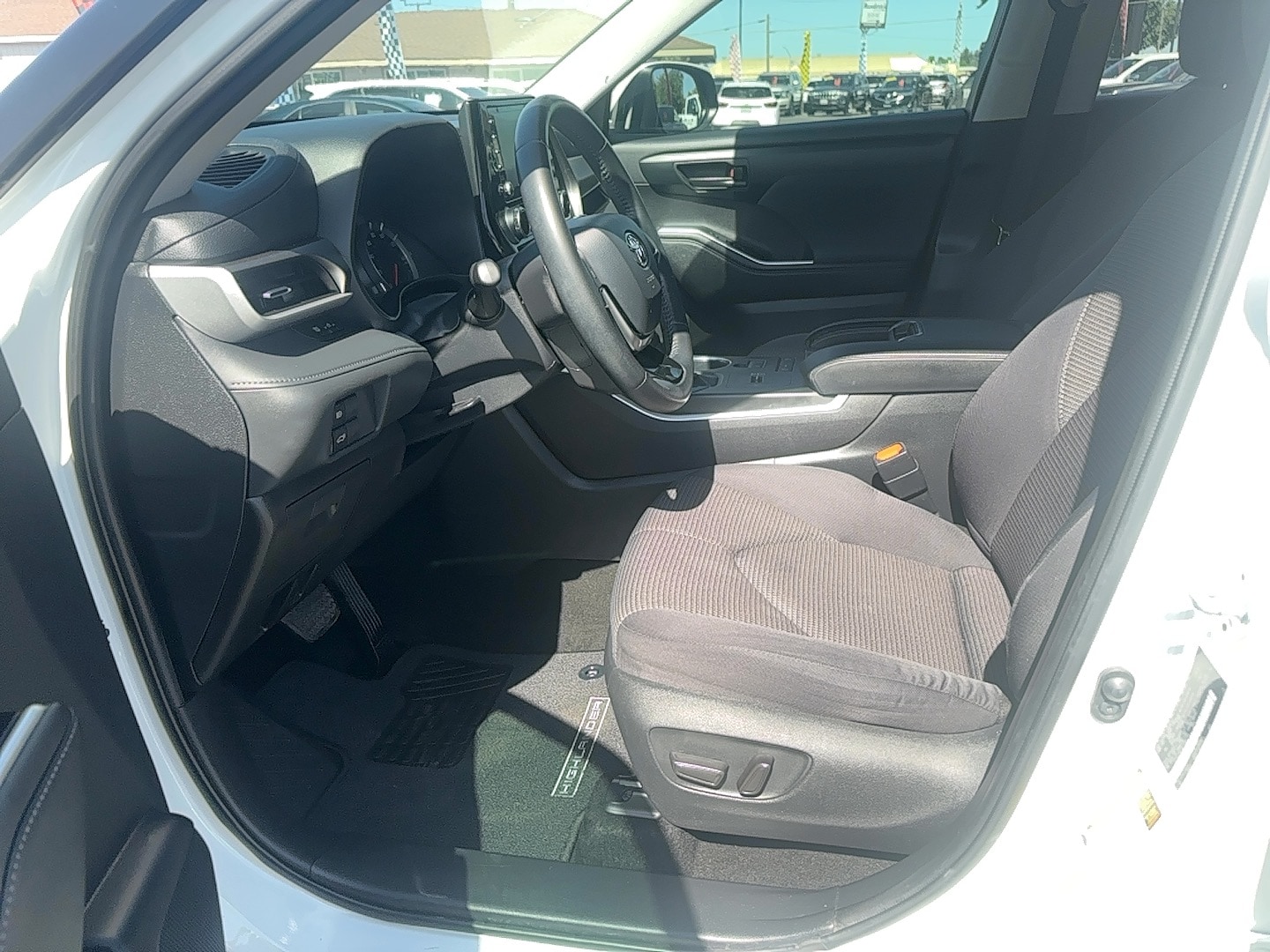 Vehicle image 10 of 14