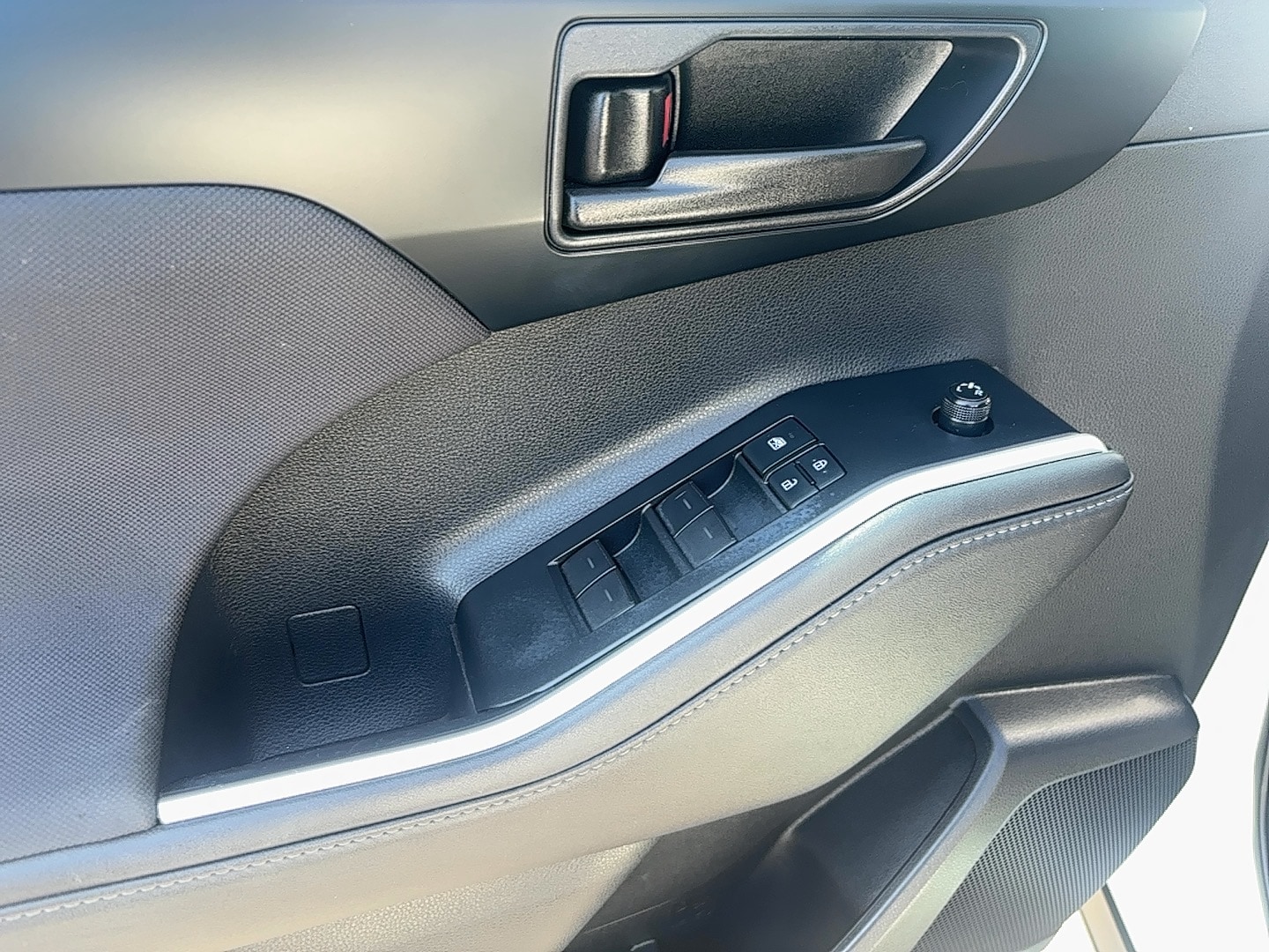Vehicle image 8 of 14