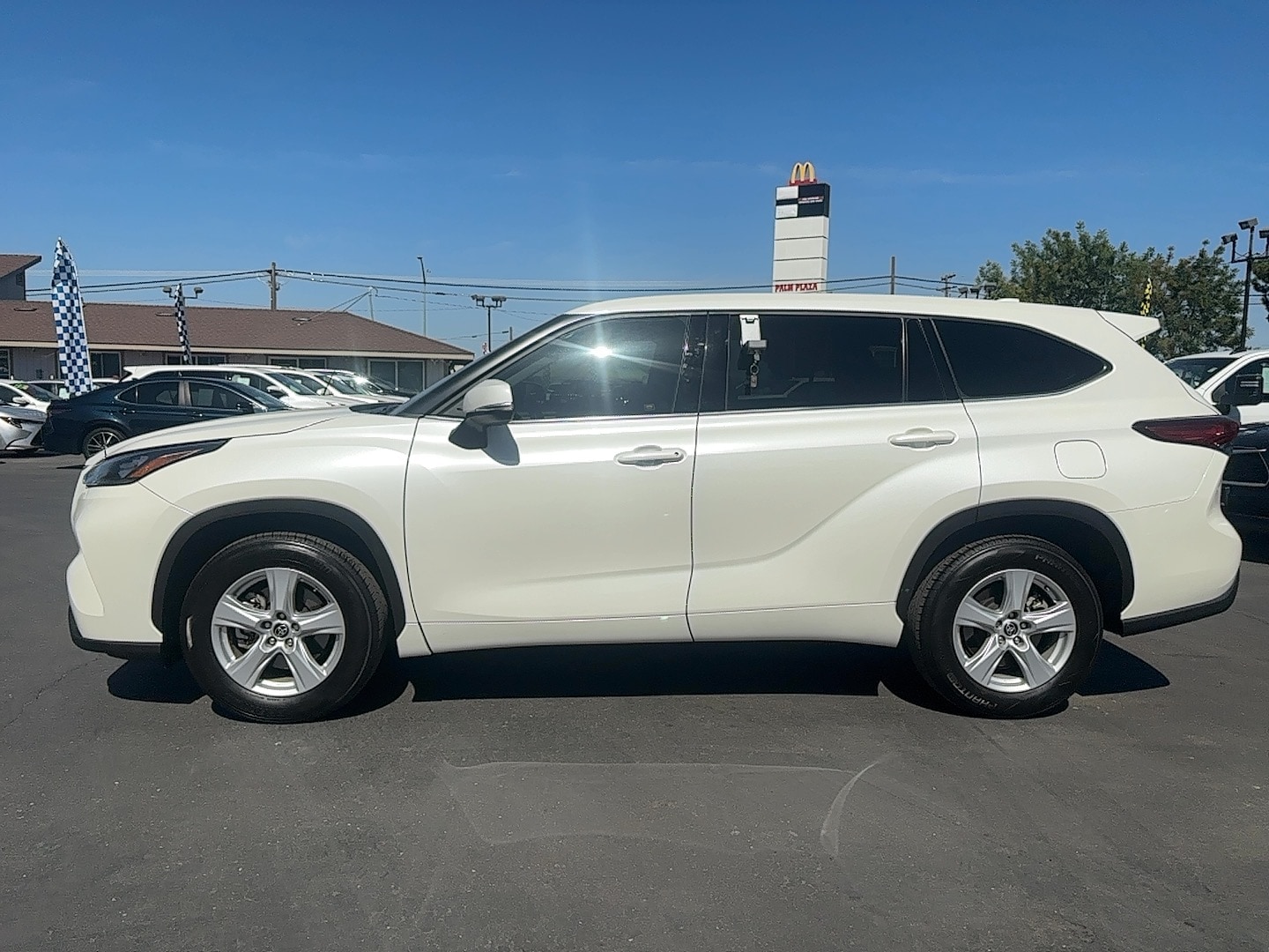 Vehicle image 7 of 14