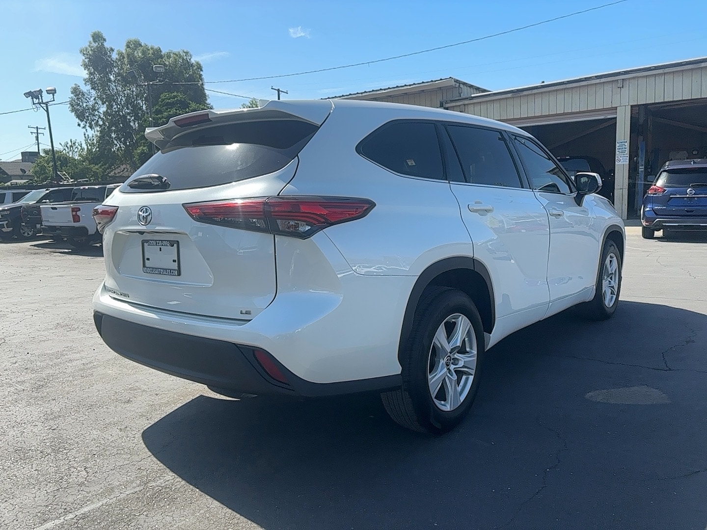 Vehicle image 4 of 14