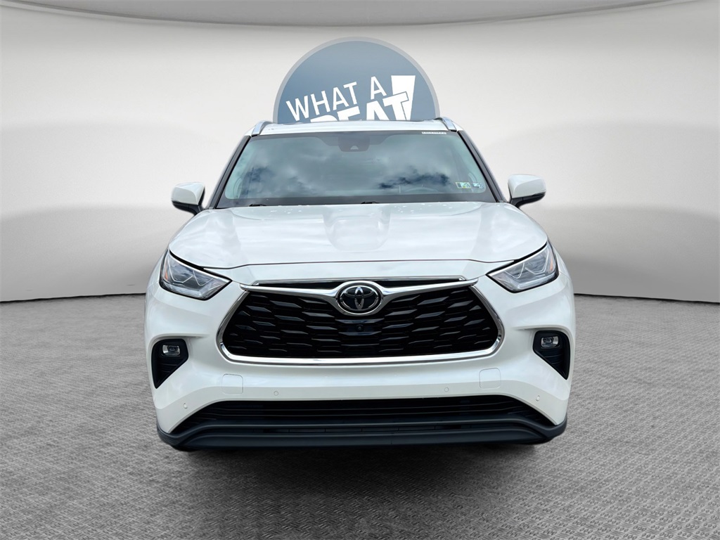 Vehicle image 2 of 32