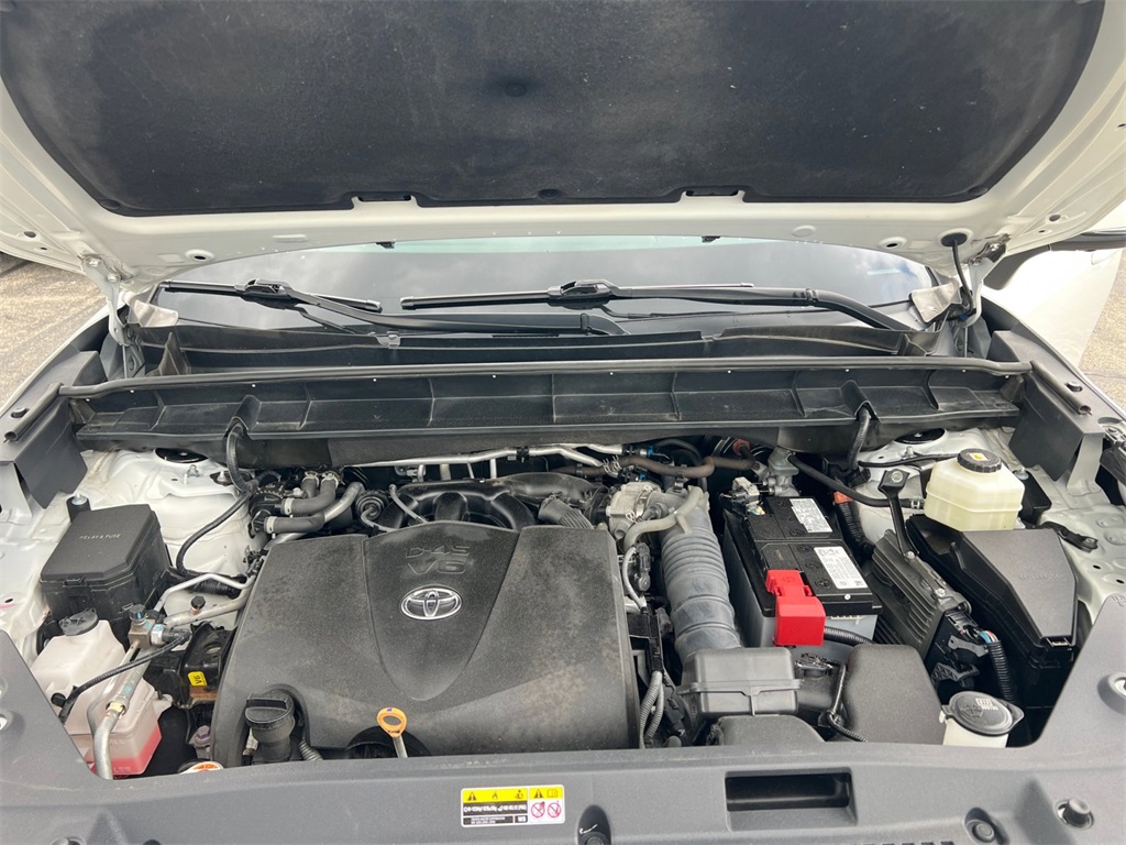 Vehicle image 27 of 32