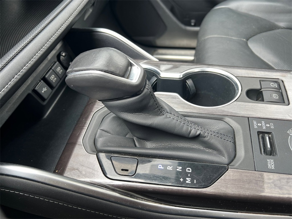 Vehicle image 20 of 32