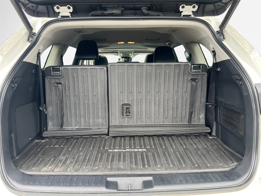 Vehicle image 25 of 32
