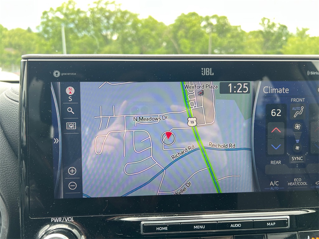 Vehicle image 19 of 32