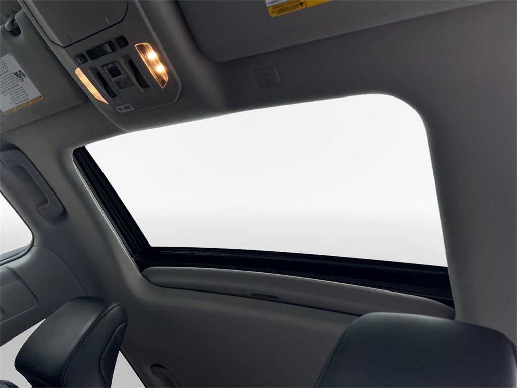 Vehicle image 22 of 32