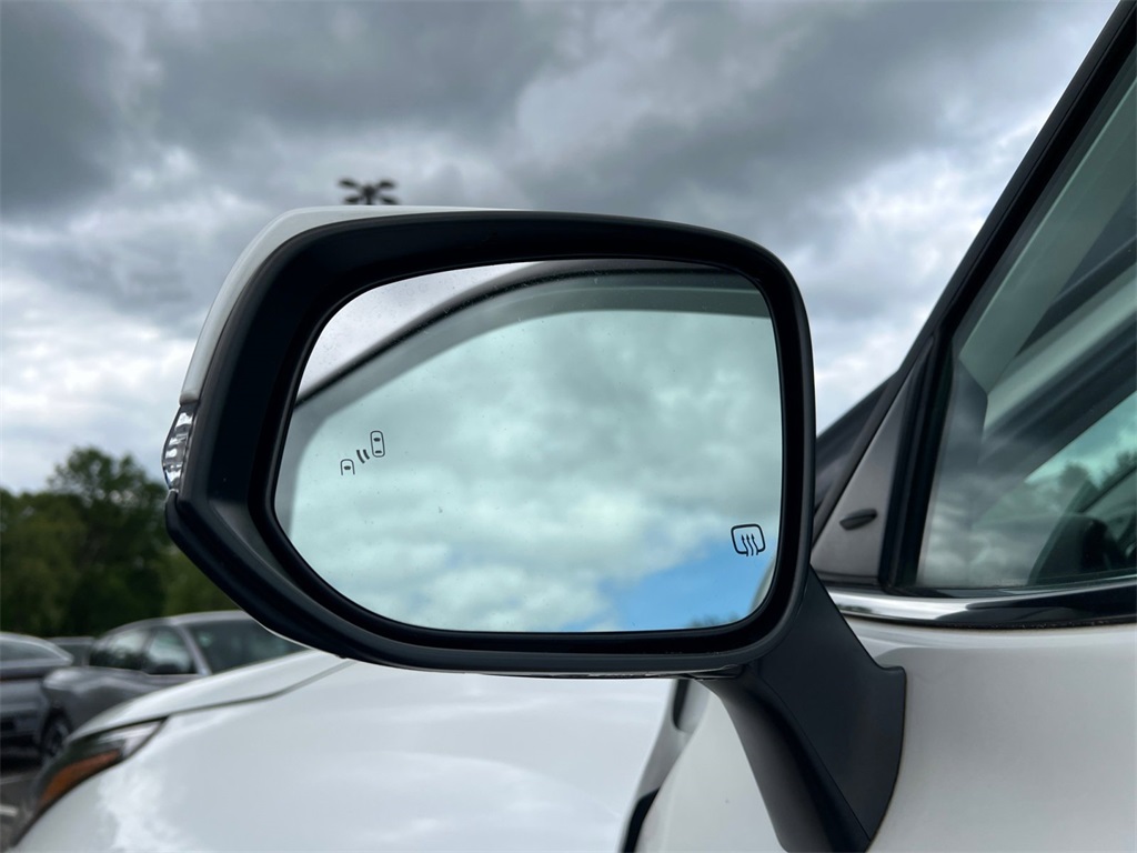 Vehicle image 28 of 32