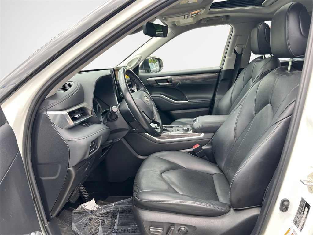 Vehicle image 11 of 32