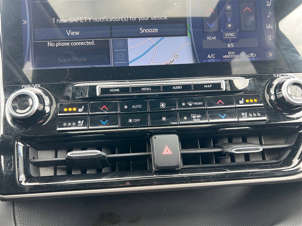 Vehicle image 29 of 32