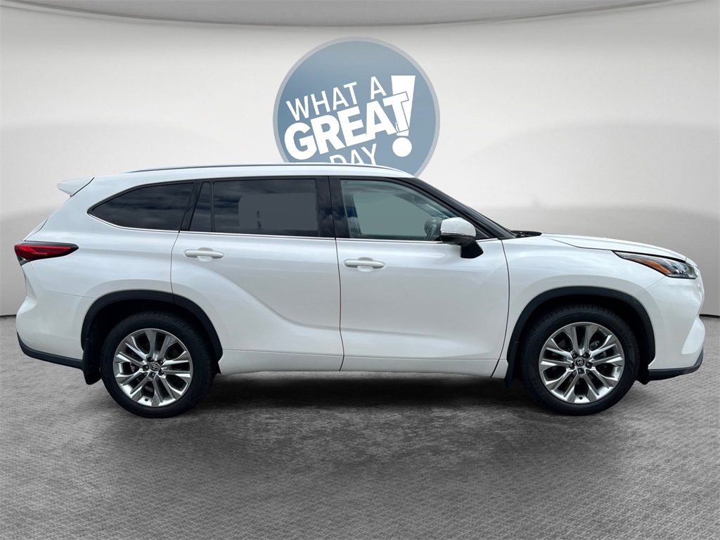 Vehicle image 4 of 32