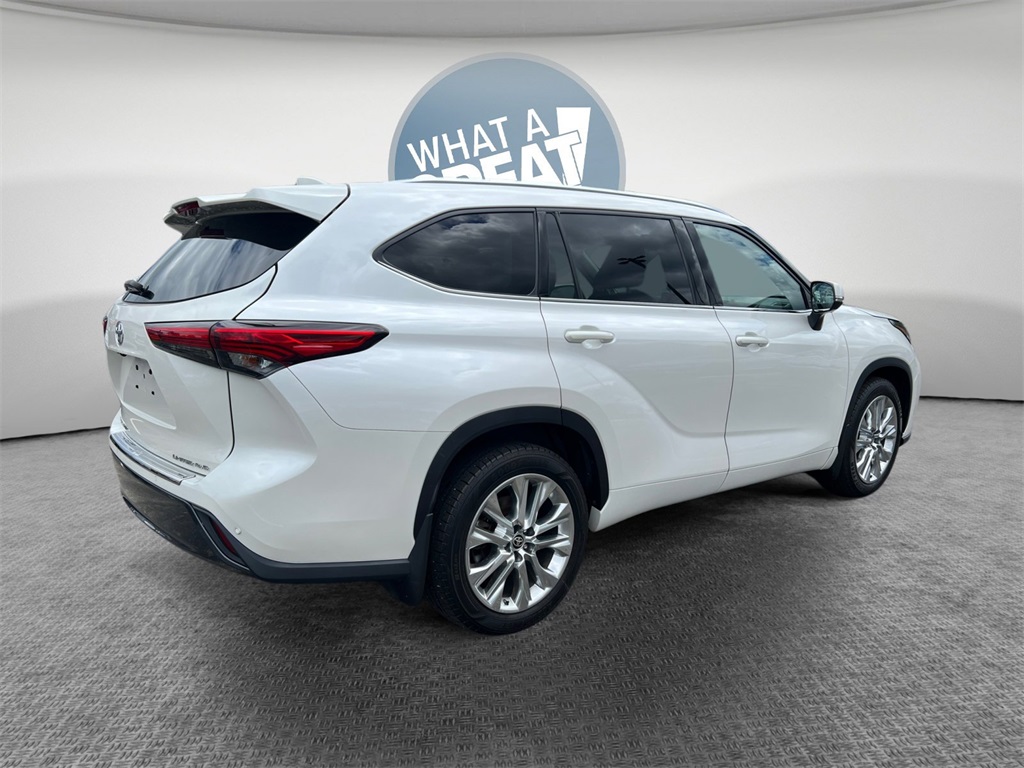 Vehicle image 5 of 32