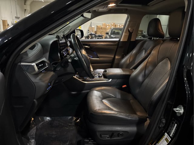 Vehicle image 11 of 14