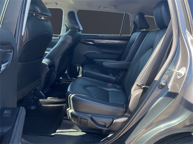 2020 Toyota Highlander Limited Image 10 of 16
