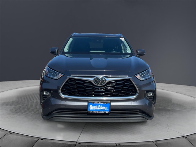 2020 Toyota Highlander Limited Image 2 of 16