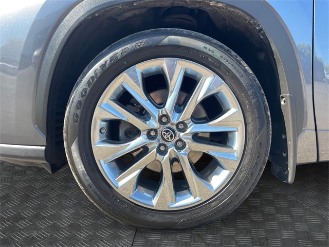 2020 Toyota Highlander Limited Image 9 of 16