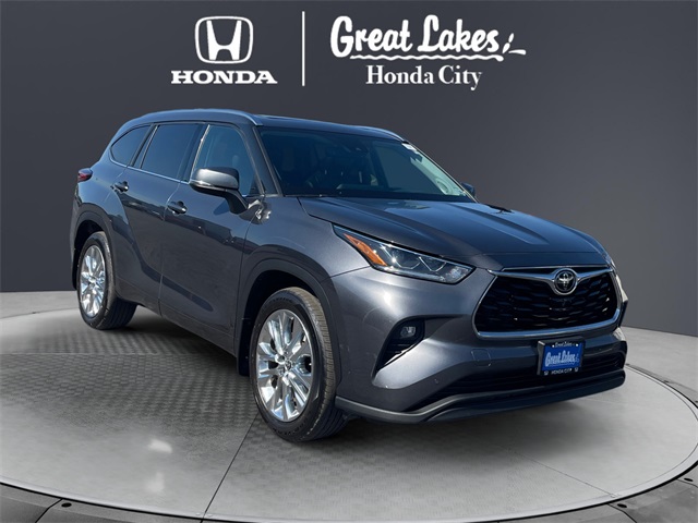 2020 Toyota Highlander Limited Image 3 of 16