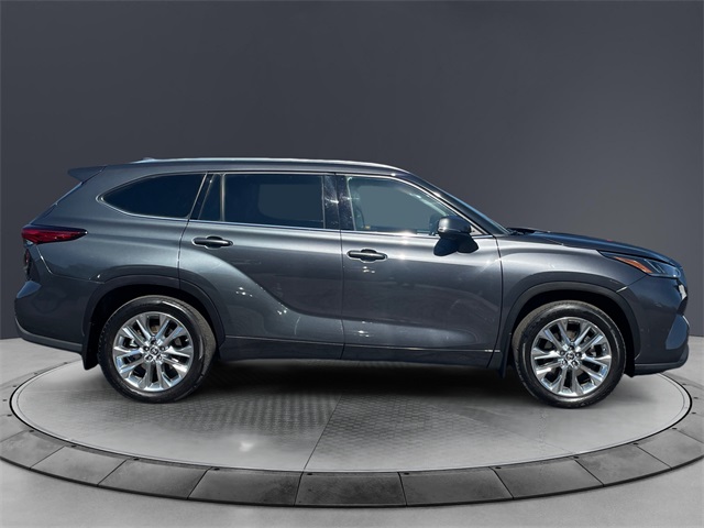 2020 Toyota Highlander Limited Image 4 of 16