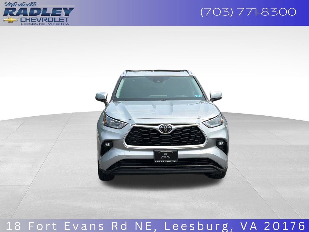 2020 Toyota Highlander XLE Image 2 of 23