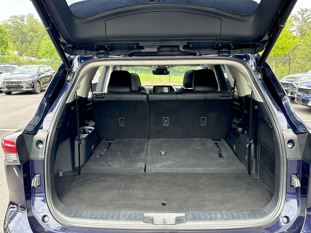 Vehicle image 26 of 28
